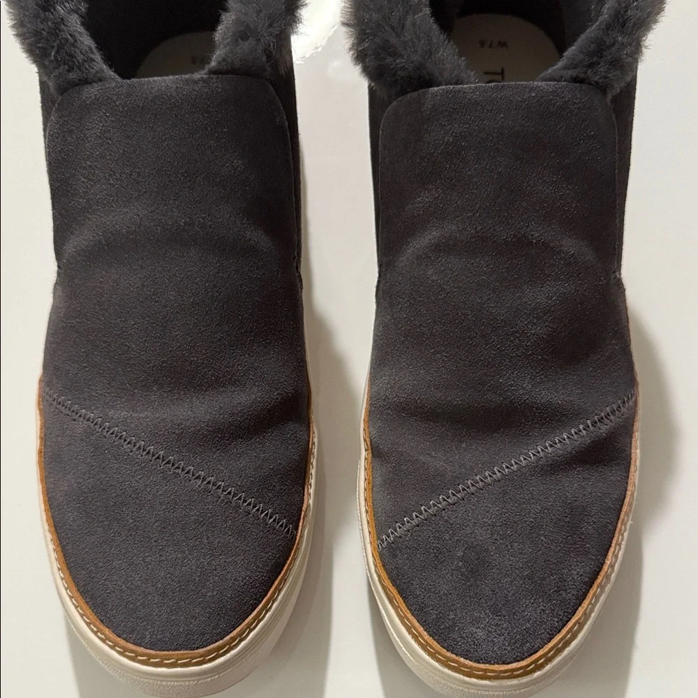 Toms Paxton Booties Womens 7.5 Slip-On Water Resistant Gray Suede Fur Lined
